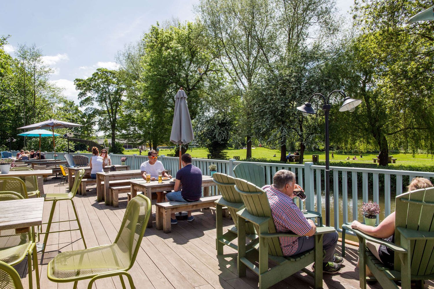 The Weyside | British riverside pub, situated by the river Wey in Guildford