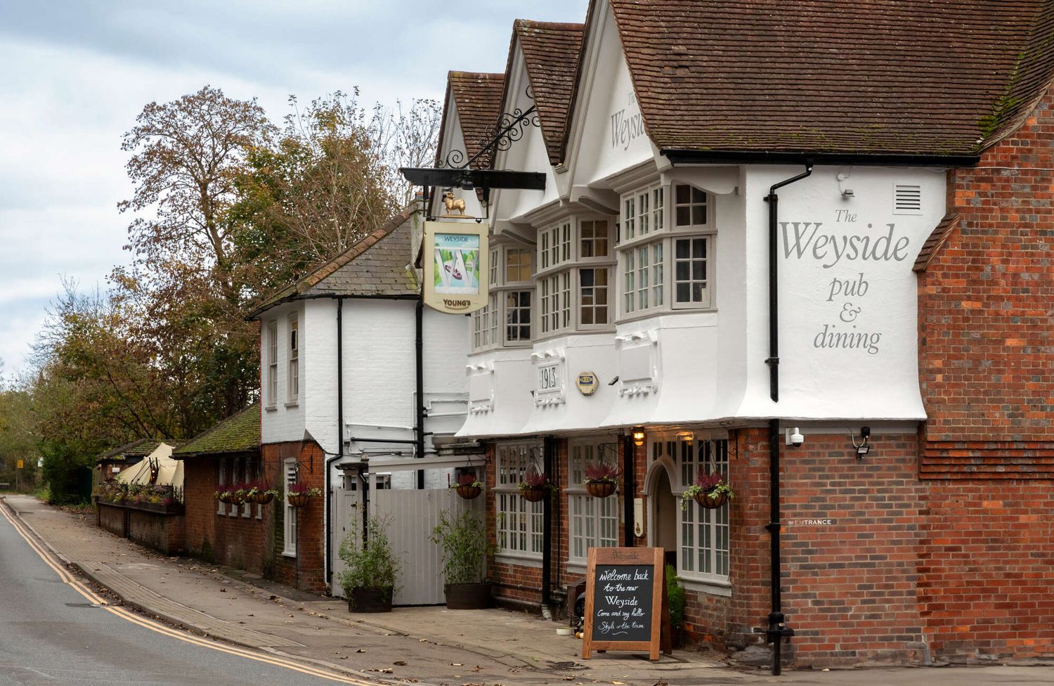 The Weyside | British riverside pub, situated by the river Wey in Guildford